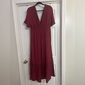 Chic Lace-Trimmed Maxi Dress in Burgundy